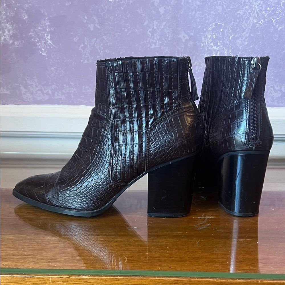 BOOT FIRE SALE!  🚒 Zara SZ 40 Black Croc-Pattern Ankle Boots